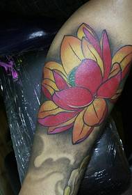 noga cveti cvetoča lotosova tetovaža