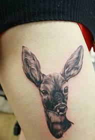 女生大腿可爱的鹿头纹身图片