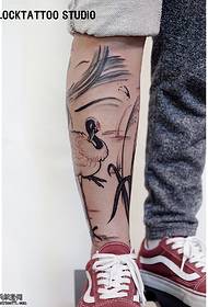 Tatuaggio con inchiostro a gambo della gru