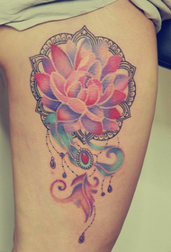 maľované krásne tetovanie lotosový vzor