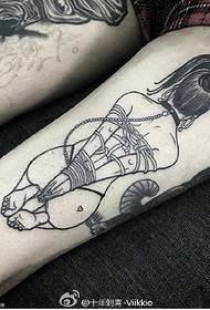 Modellu di tatuaggi di l'arte di a corda à a coscia