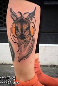 小腿的鹿头纹身图案