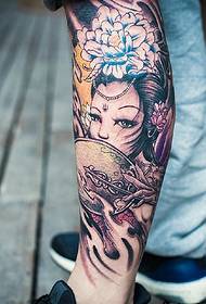 pakuotė blauzdų senovės gėlė 妓 tatuiruotės paveikslėlis yra labai prašmatnus