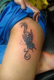 kvindelig lår sommerfugl tatovering billede