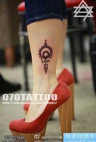 Totem сонцето тетоважа шема за тренд на нозете