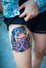 ሴት እግሮች Wang Xingren rose tattoo tattoo