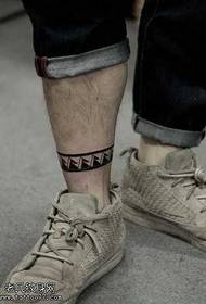 Модел на татуировка на лента с тотем за тенденция на краката