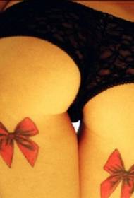 seksuali mergina kojos raudonas lankas mielas tatuiruotė