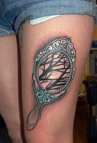mujer pierna tendencia clásico espejo tatuaje