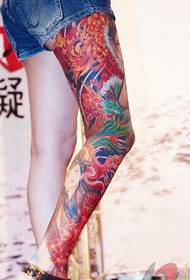 umetnostna moda cvet tatoo na nogah