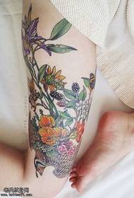 padrão de tatuagem de flor sexy perna