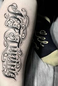 kleine Blume Körper Tattoo Bild ist sehr auffällig
