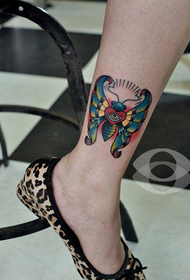 Frau Bein Mode schöne Motte Tattoo