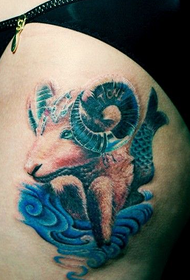 tatuazh i bukur i kofshës së Bricjapit 39204 - personaliteti i cloud i trekëndëshit krijues i kofshës