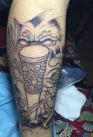 чорна-белая нерухомая татуіроўка марской іголкай малюнка асобы ікры