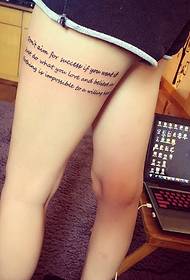 around female thigh personality English tattoo tattoo