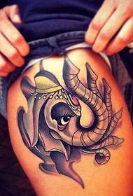 slatka tetovaža slona na ženskom bedru