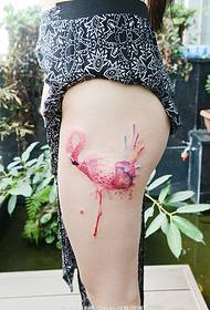 在大腿纹上水彩火烈鸟是多么的惊艳