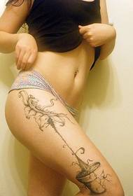 skönhet ben blomkruka och blomma tatuering