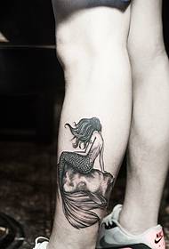 裸脚下的性感美人鱼情侣纹身刺青