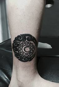 personality totem tattoo picture falling on the calf
