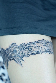 美女腿部性感蝴蝶结纹身图案