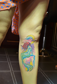 tato putri duyung kaki perempuan tampan