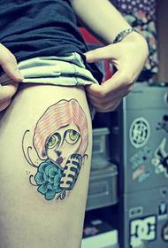 vacker lår tjej avatar kreativ tatuering