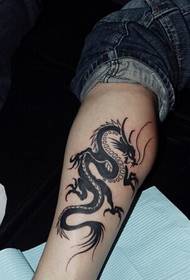 vasikka muoti lohikäärme totem tatuointi malli
