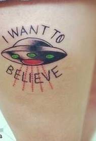 Lábszínű UFO aranyos tetoválás minta