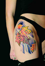 красиві пофарбовані кленовий лист татуювання візерунок