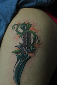 uzuri mguu dagger tattoo muundo