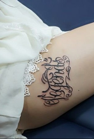 wasichana miguu maua mwili wa kiingereza alfabeti tattoo