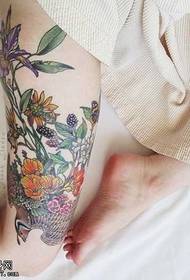 Ang mga tattoo nga adunay matahum nga mga bitiis