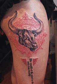 kāju krāsas govs galvas tetovējuma raksts