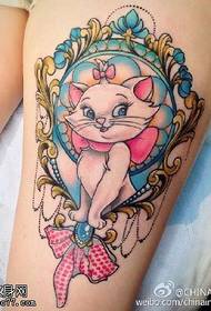 Péinteáilte patrún tattoo cat álainn