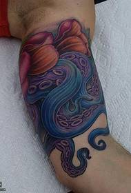 Calf ໄດ້ແຕ້ມຮູບແຕ້ມ tattoo Octopus ຂະ ໜາດ ໃຫຍ່