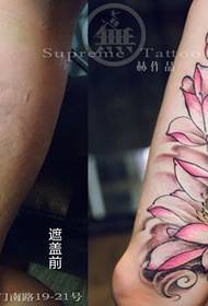 Tatuaje de cubierta de loto de pierna