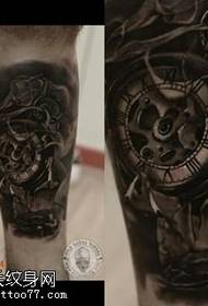 Modello di tatuaggio orologio meccanico di vitello