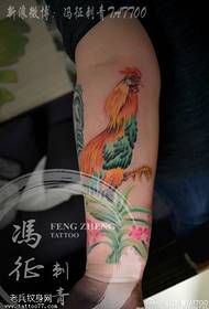 Пофарбовані красиві великі півень татуювання візерунок