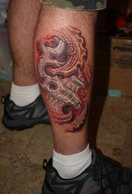 アメリカの先生ダン・プラムリーの脚のタトゥーの仕事の一部