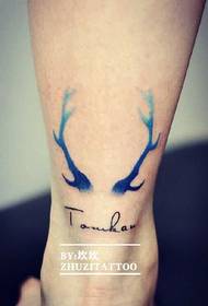 Tatuatori di tinta antlers à l'ankle