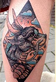 Image recommandée d'un motif de tatouage de vache à la jambe personnalisé