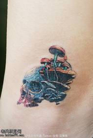 Prekrasan uzorak tetovaže lubanje gljiva