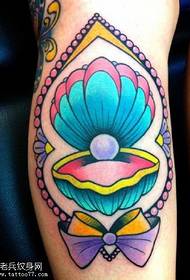 Farverig tatoveringsmønster med ballonbue