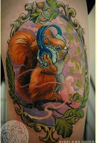 Personality legs, stylish, beautiful squirrel tattoo pattern, enjoy the picture