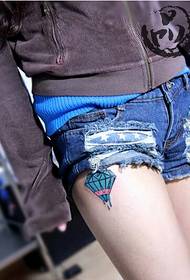 Girls' legs, good-looking diamond tattoo pattern pictures
