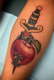 Tatuagem de punhal de bezerro apple padrão de tatuagem