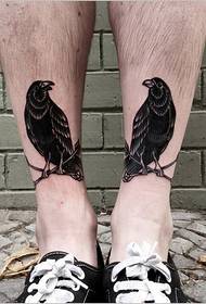 漂亮小腿上经典时尚好看的乌鸦纹身图图片