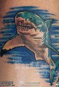 Модел на татуировка на акула с мастило